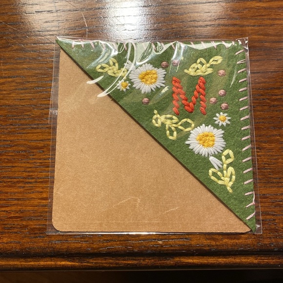 Hand Embroidered Initial M Green Felt Corner Bookmark - NIP - Picture 2 of 3